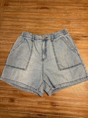 Women's Light Blue Denim Pull-On Shorts with Front Patch Pockets